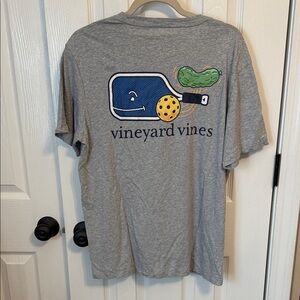 Vineyard Vines Men’s Gray T-Shirt with Graphic Design